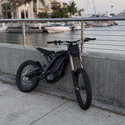 2025 Surron lbx (send offers)