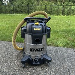 DEWALT 10 Gal. Stainless Steel Wet/Dry Vacuum 