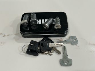 4 Thule Lock Cores + keys