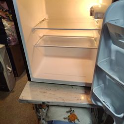 Mini Fridge  Artic Freeze