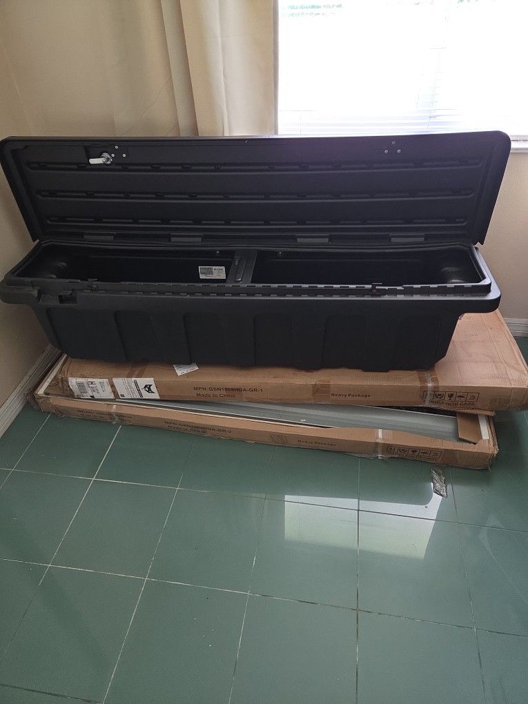 DeeZee Crossbed toolbox