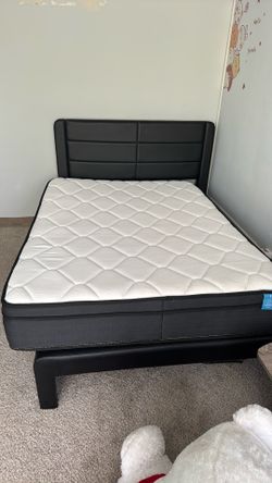 Full Size Bed Frame + Like-New Mattress – Excellent Condition