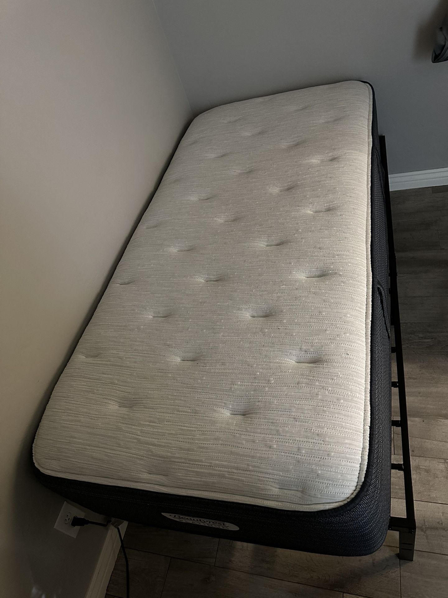 Twin Size Beds 