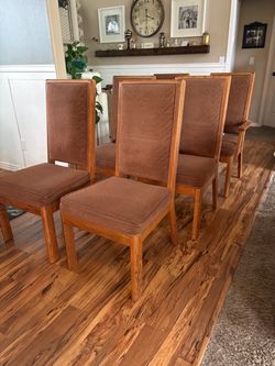 Set of 6 beautiful solid oak dining chairs