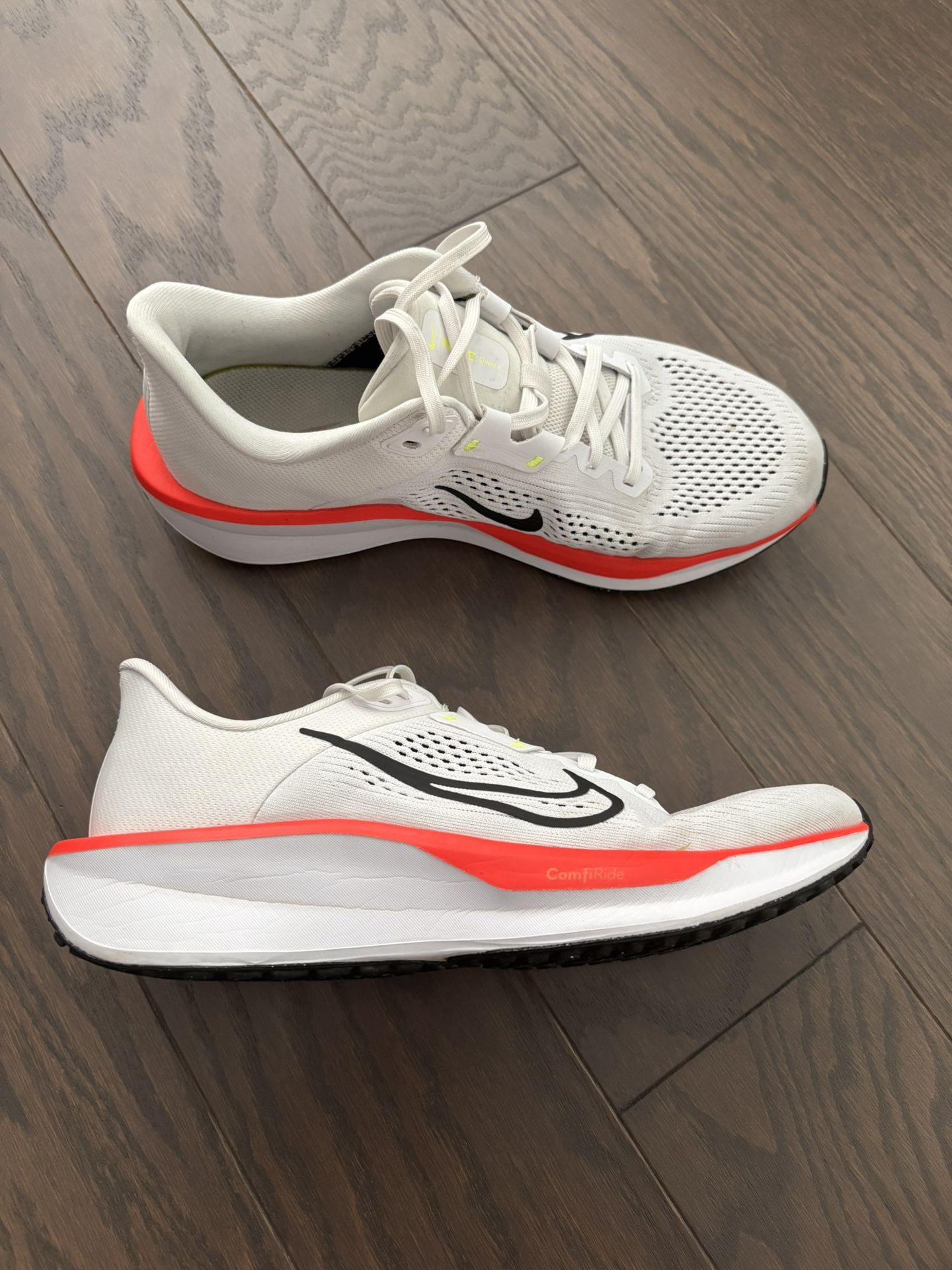 NIKE women’s Quest 6 shoes, size 10