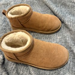 UGG Ultra Mini Size 8