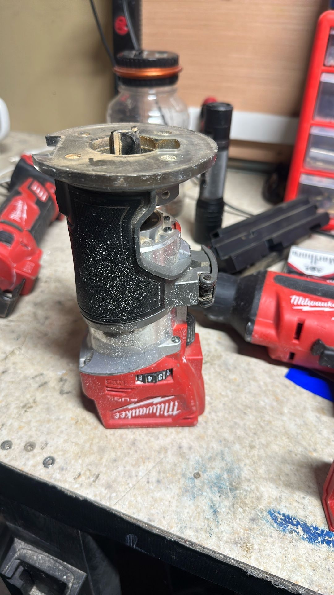 Router M18 Milwaukee Fuel M18