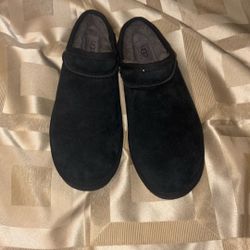                Shoes.      UGG  Size   10 