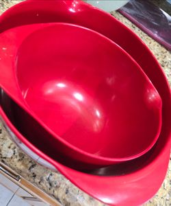 Red Plastic Mixing Bowls Set of 2