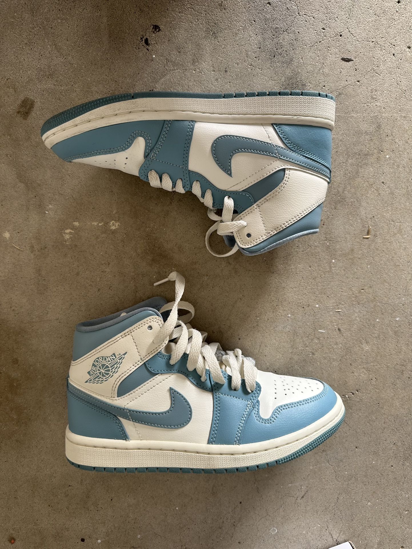 Jordan 1 Mid ‘UNC’