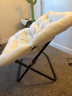 White Faux Fur Folding Saucer Chair – Cozy Bedroom/Dorm Chair