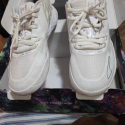 Puma M E L O Basketball Shoes Size 10 Excellent Condition Only Worn Once They Like A White And The Silver Grass Color With The Original Box