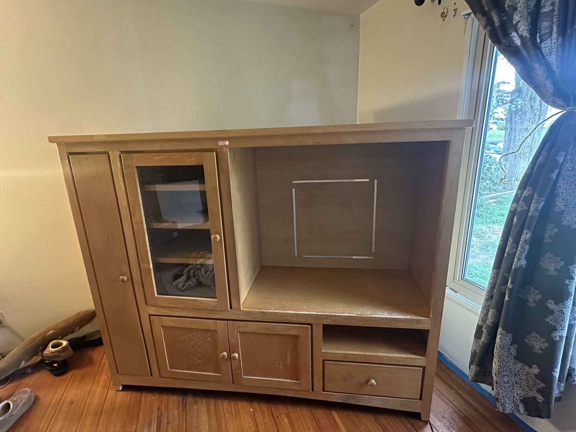 Vintage Tv Entertainment Stand