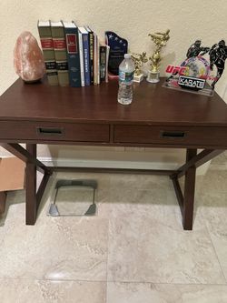 Small Desk Or Office Table