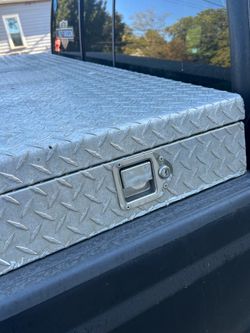 Truck toolbox