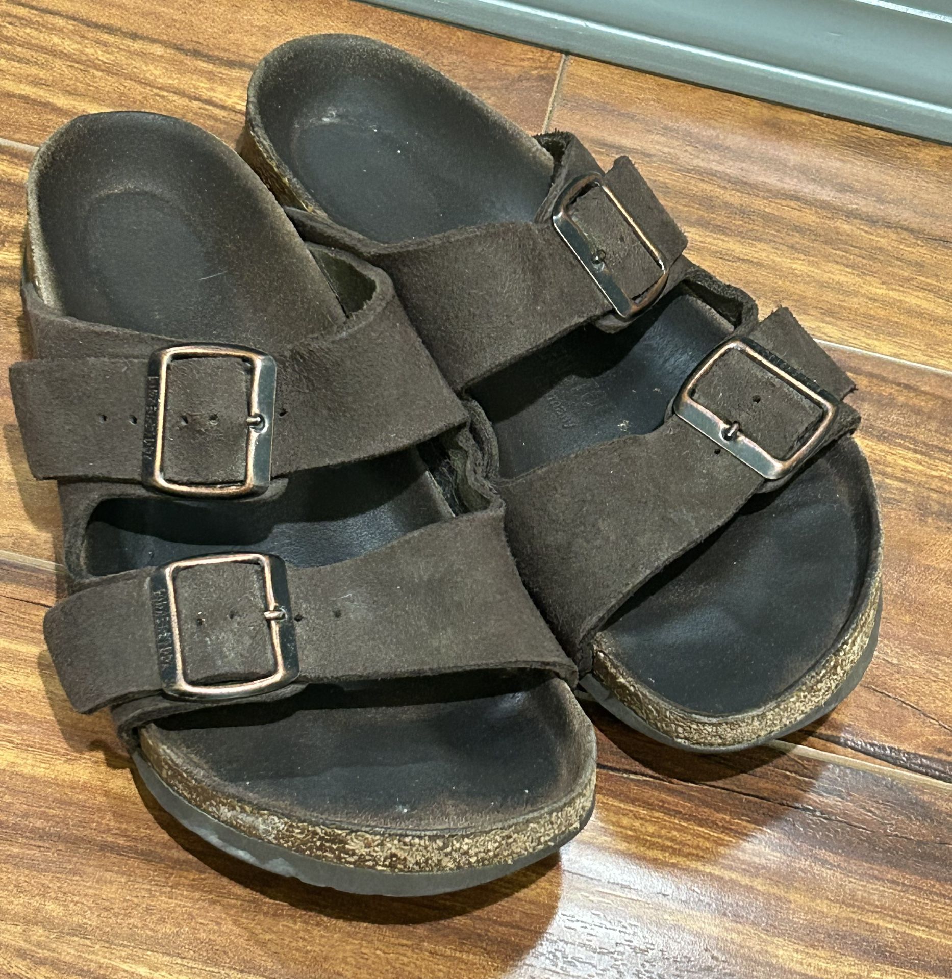 Birkenstock Arizona Sandals – Women’s 7 / Men’s 5