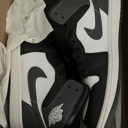 Air Jordan’s 1 Mid