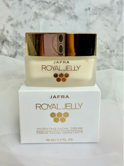 JAFRA Royal Jelly Hydrating Facial Cream - White & Gol.