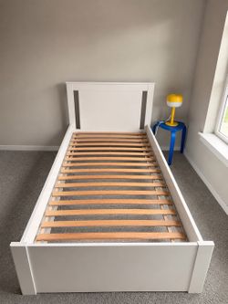 White Twin Wooden Bed with under-Bed Storage Drawers – Great Condition