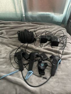 htc vive vr headset with all cables and base sensors