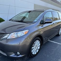 2012 Toyota Sienna XLE.   AWD