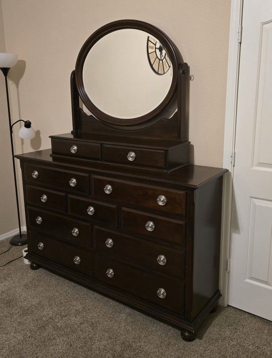 BEDROOM DRESSER SET W Mirror