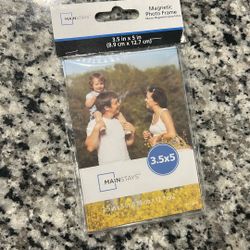 Free Magnetic Frame 