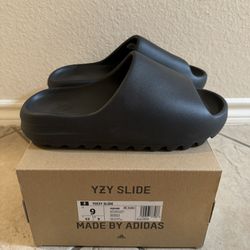 Yeezy Slide Onyx Size 9 Brand New 