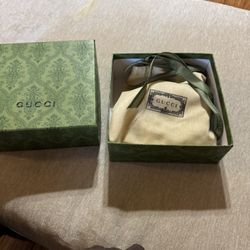  Brand  New Gucci Leather Belt  Size 40-42.    200$