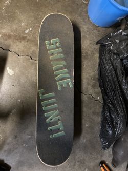 Skateboard 7.75 Size With A Lot Of Goodies