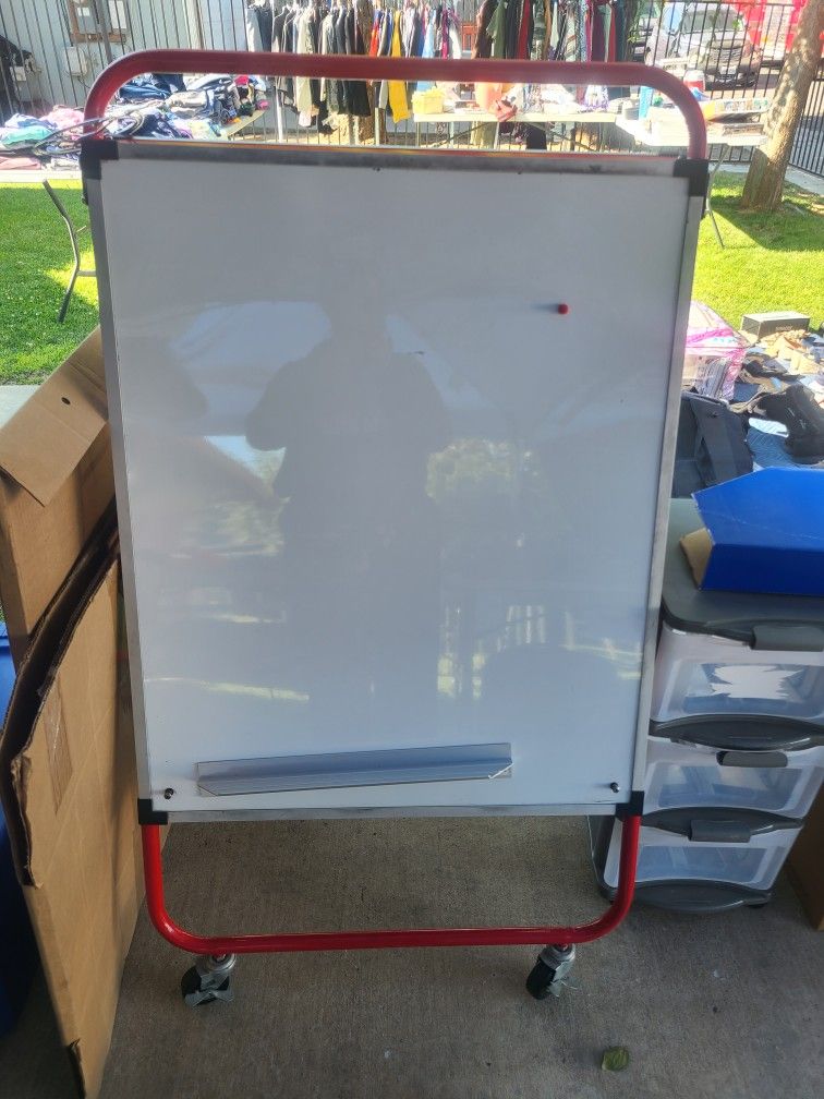EXCELLENT CONDITION! White Board/Felt Pin Board with Stand