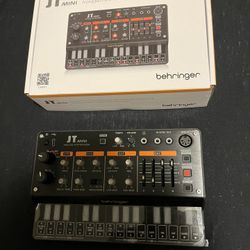 Behringer JT Mini Synthesizer 