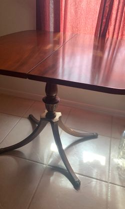 Drop leaf table
