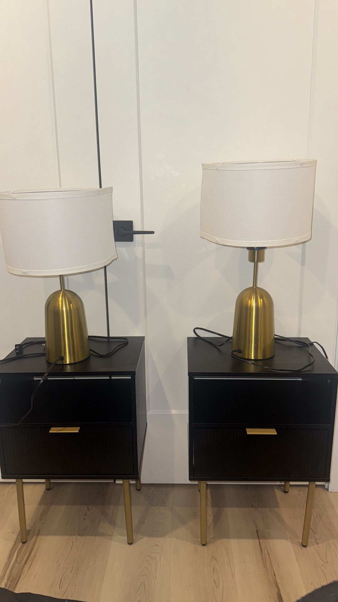 2 Lamps 2 end tables