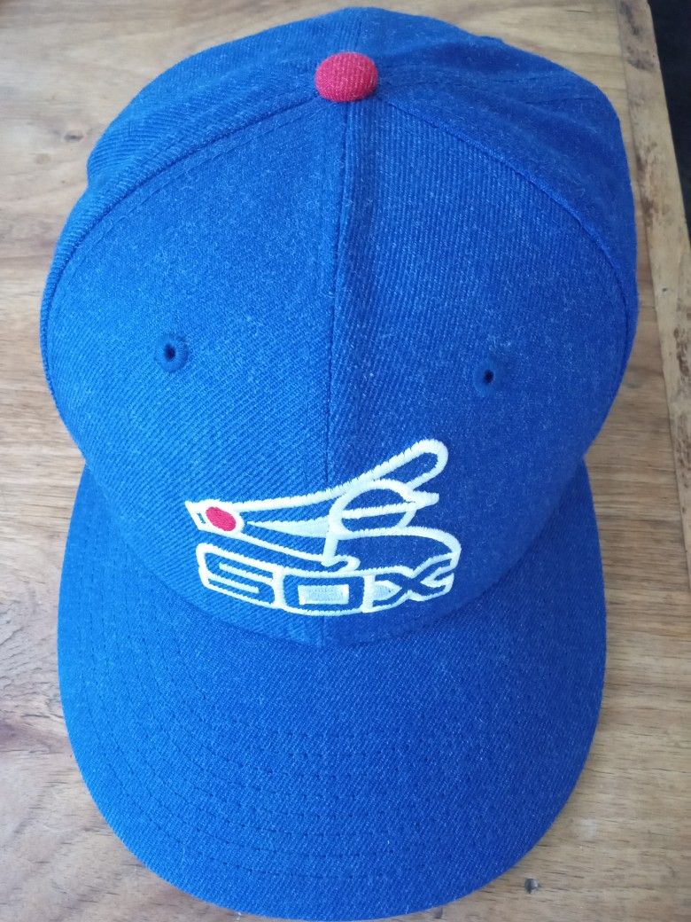 RED SOX HAT SIZE 7 1/4