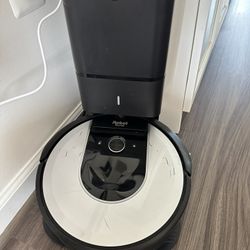 iRobot Roomba i6+ with Self Emptying Base 