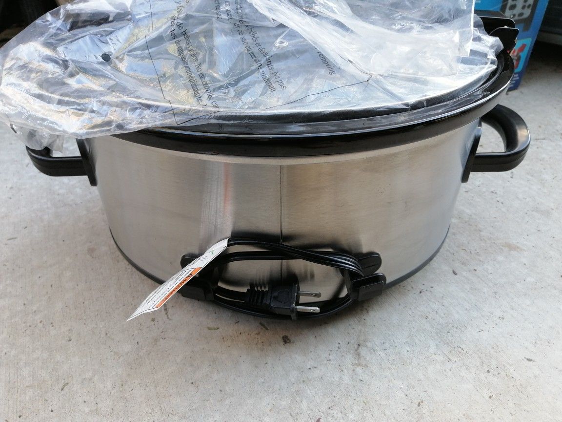 Crock Pot The Original Slow Cooker SCCPVLF710-S and Crock Pot Little Dipper 32041 Dip Pot