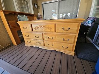 7-drawer dresser, solid oak with cedar-lined drawers