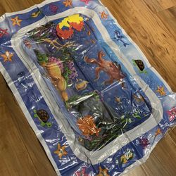 Tummy time water-filled play mat