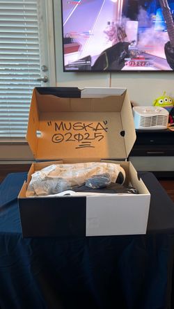 Es Muska Signed 2025 Size 9
