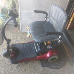 Shop Rider portable Scooter ,In Great  Condition .Como Nuevo New  Battery And Charger   Breaks down In 3 Parts For Transport  Muy Bueno