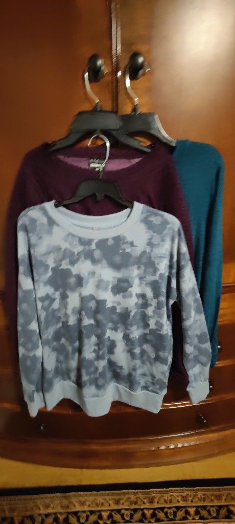 Women's Tops, Sweatshirts, Vest ( Check Out Pictures)