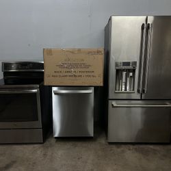 GE STAINLESS STEEL KITCHEN APPLIANCE SET LIKE NEW  CONDITIONS 