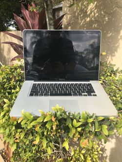MacBook Pro 15” i7 SSD Fast