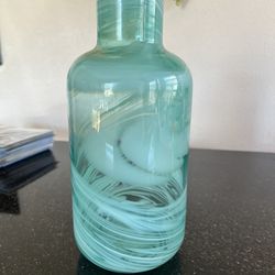 Lina Vuorivirta Mouth Blown Glass Vase. Tourquoise & White Swirl Pattern 10x5”