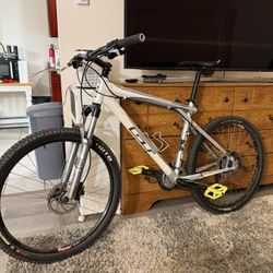 GT Avalanche Mountain Bike