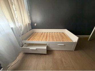 Twin bed and mattress