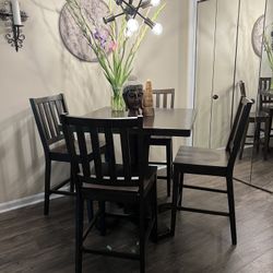 Haverty’s Counter height Table 