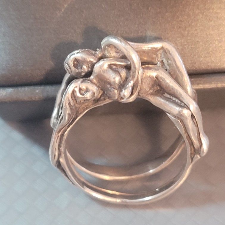 Marty Magic Rings Spooning Lovers