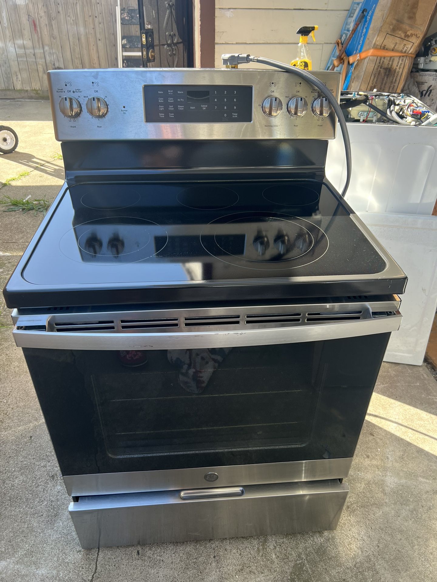 GE electric 220 volts in very good condition looks like new with three months warranty free delivery in the Oakland area outside the Oakland area ther
